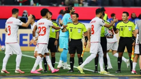 Cuerpo arbitral mexicano destaca en el Irán vs Nueva Zelanda en Los Ángeles
