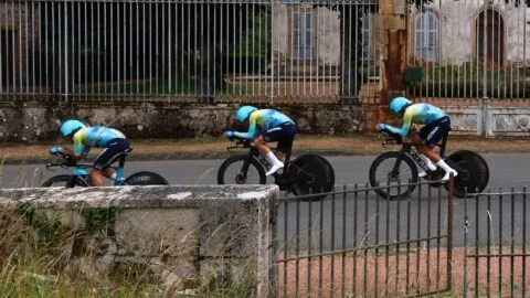 Luces y sombras para los colombianos en la crono del Tour Auvergne-Rhone-Alpes 2026