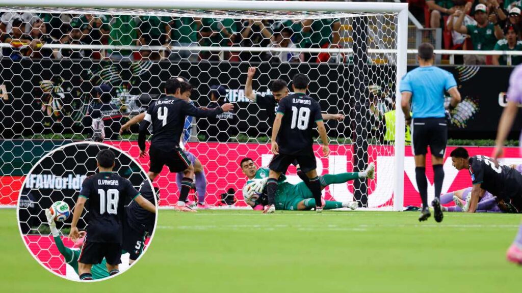 Tala Rangel, el portero de las Chivas, se agigantó bajo los tres postes de la portería del Estadio Guadalajara