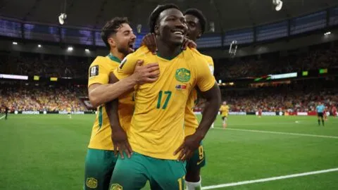 Australia resiste el asedio turco y gana con dos golpes letales en Vancouver
