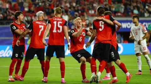 Austria sufre ante Jordania, pero logra ganar en su debut
