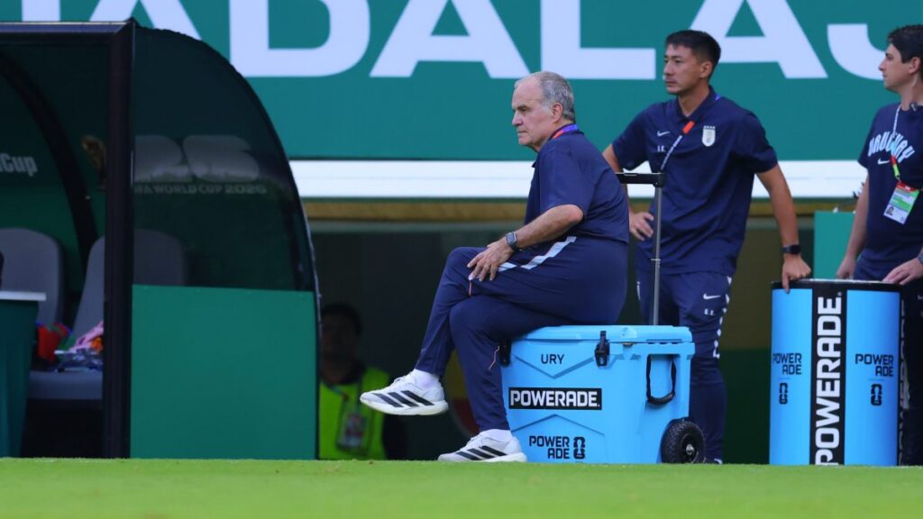 Bielsa otra vez en el centro del huracán. Alejandra Suárez, Claro Sports