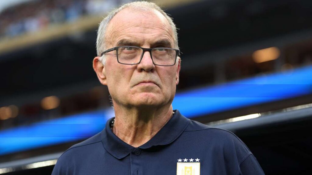 Bielsa, tajante tras polémica de sus fotos de presentación en el Mundial 2026: “No soy un modelo”