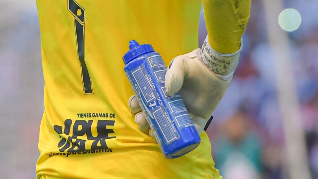 La FIFA prohíbe llevar botellas de agua rellenables a los estadios del Mundial 2026 y desata la polémica