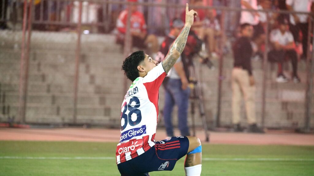 Bryan Castrillón celebrando un gol