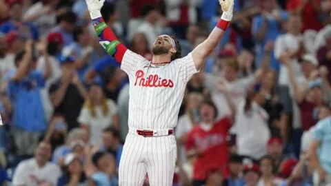 Bryce Harper se roba la noche con ciclo histórico en victoria de Phillies