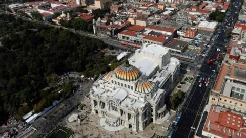 Lluvias azotan la CDMX y generan severas inundaciones; autoridades mantienen alerta amarilla para el fin de semana