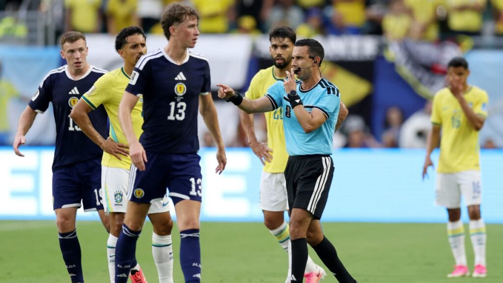 ¿Si era gol? César Ramos anula tanto de Vinicius en el Brasil vs Escocia