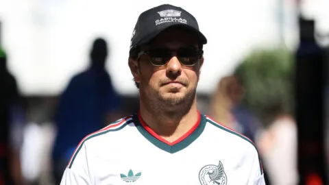 Checo Pérez recibe multa en Barcelona tras exceder el límite de velocidad en pits