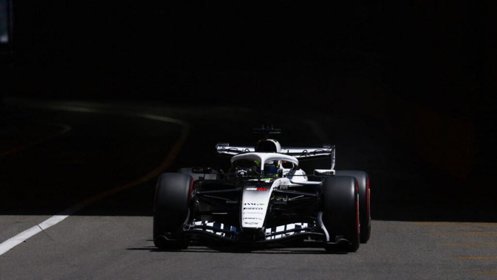 Russell vuela en Barcelona, Antonelli investigado y Checo Pérez no encuentra ritmo