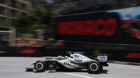 Checo Pérez termina 14° en la FP1 del GP de Mónaco; Ferrari impone condiciones con Leclerc y Hamilton