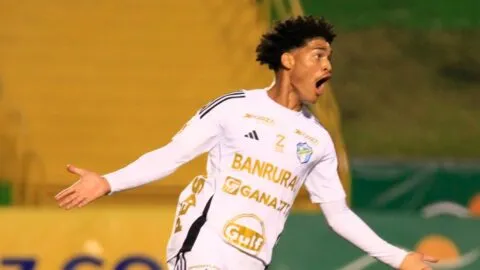 Un golpe a Comunicaciones: Dairon Reyes podría continuar en el fútbol de Guatemala