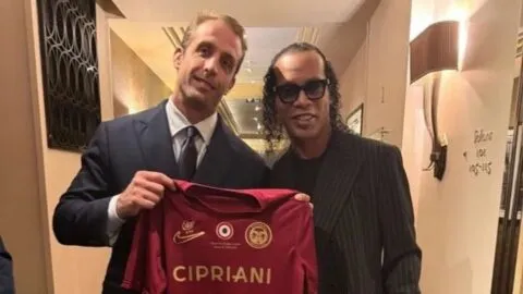 Ronaldinho está de vuelta y es anunciado por un club italiano