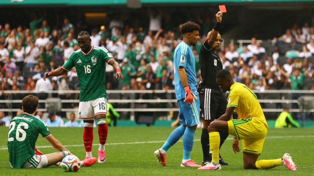Expulsiones México vs Sudáfrica | Reuters