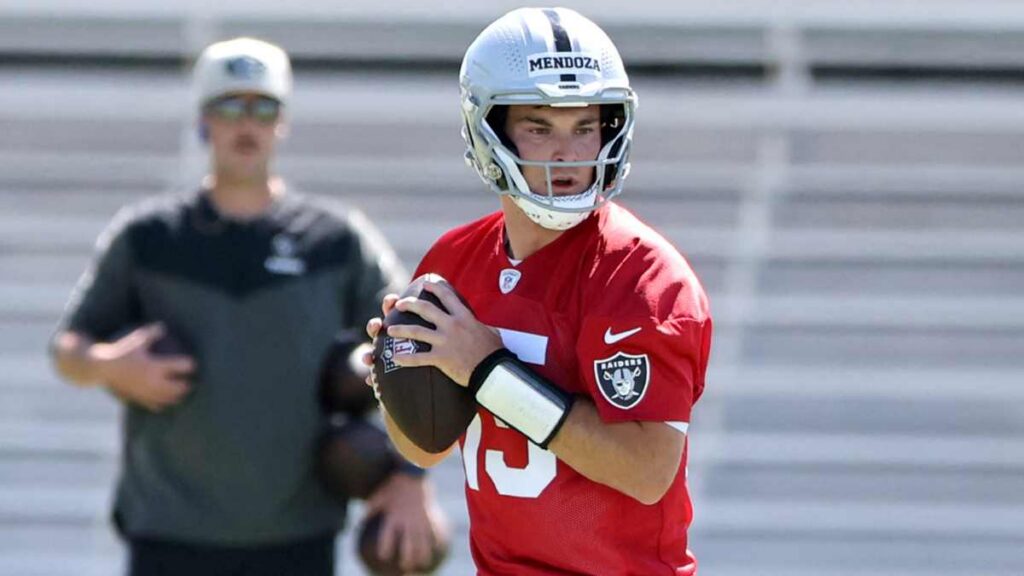 Fernando Mendoza entrenando con Las Vegas Raiders