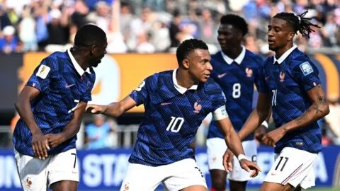 ¿Invencibles? Francia derrota a Suecia sin despeinarse y dice presente en octavos de final