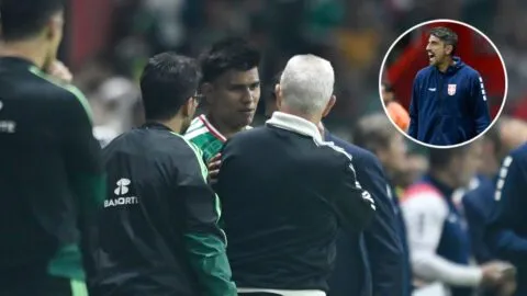 ¡Aguirre tuvo que intervenir! Gallardo explica el altercado con Paunović