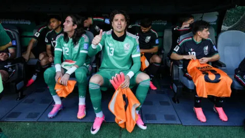 ¿Guillermo Ochoa merece un homenaje en el partido ante Chequia?