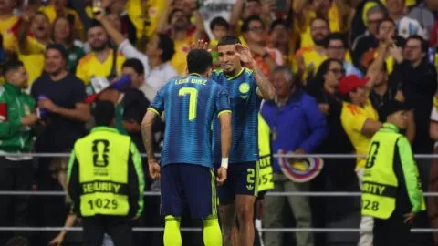 La afición colombiana, el jugador n°12 para el triunfo en el Estadio Azteca