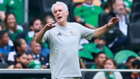 Hugo Broos defiende a Sudáfrica tras la derrota: "México se vio desesperado por momentos"