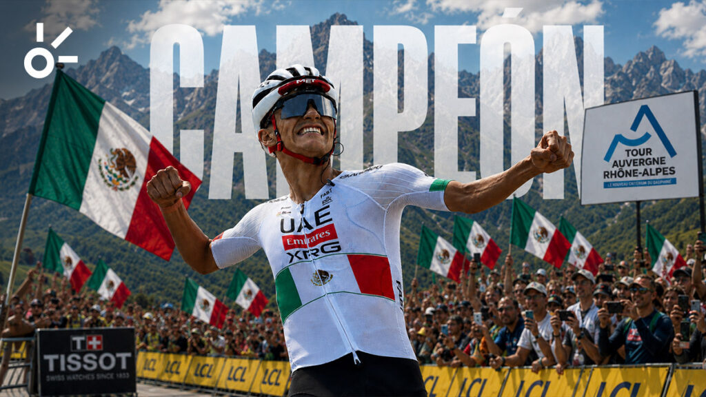 Isaac del Toro celebrando.