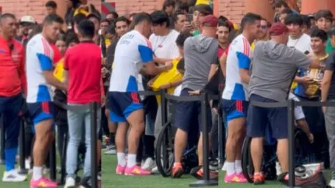 James Rodríguez, activo con los hinchas de la Selección Colombia mientras llega el juego contra Uzbekistán