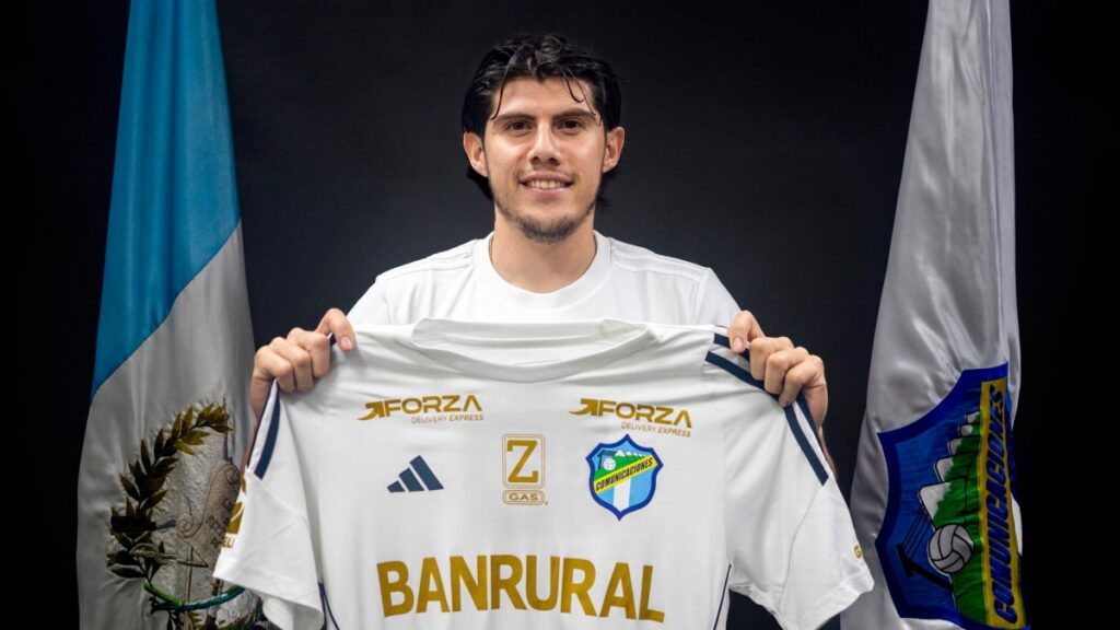 Jonathan Moncada, nuevo futbolista de Comunicaciones | @CremasOficial