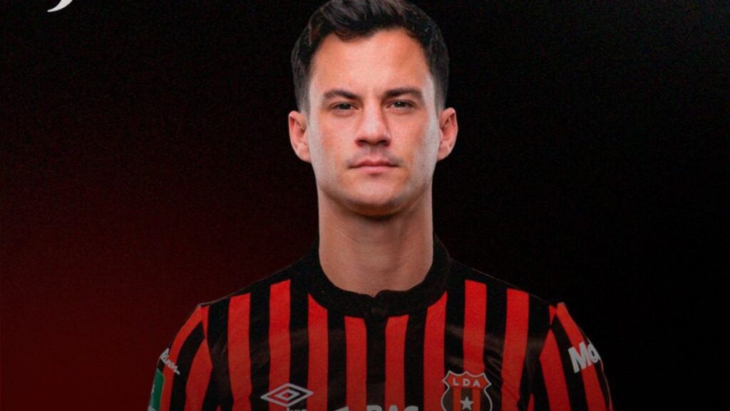 Juanpi Añor es nuevo futbolista de Alajuelense | @ldacr