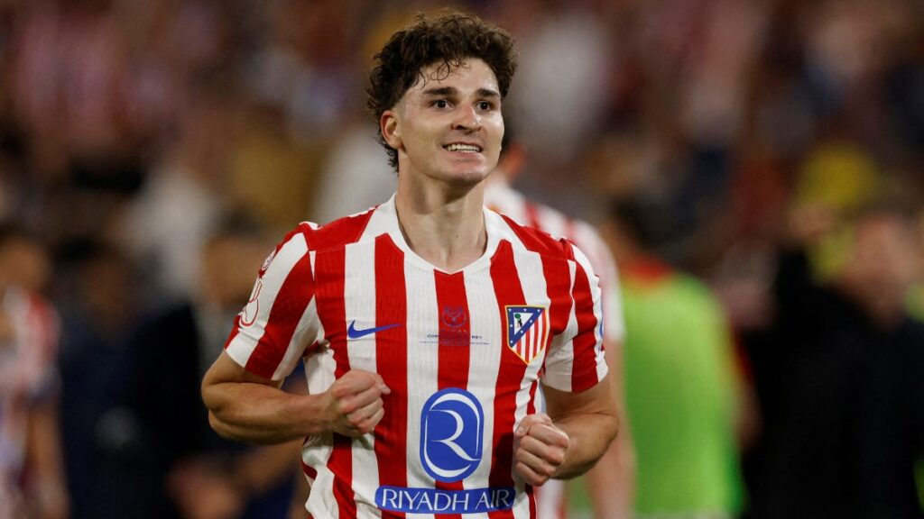 Julián Álvarez mete en líos al Barcelona y al Atlético de Madrid