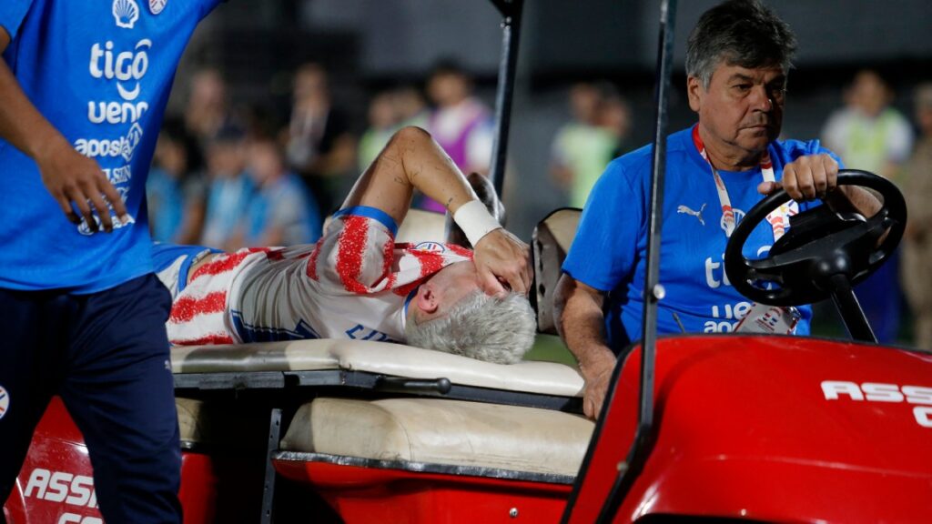 Preocupación en Paraguay: Julio Enciso sale lesionado y en lágrimas tras partido amistoso
