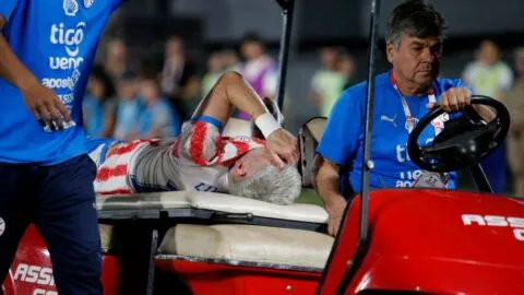 Preocupación en Paraguay: Julio Enciso sale lesionado y en lágrimas tras partido amistoso
