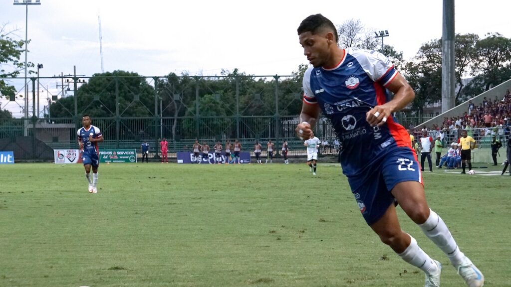 Kalazán Suárez jugando con Alianza FC