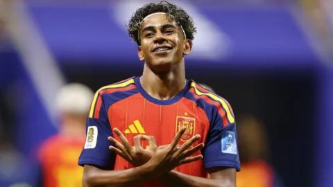 Lamine Yamal firma su primer gol mundialista y acaba con la sequía de España