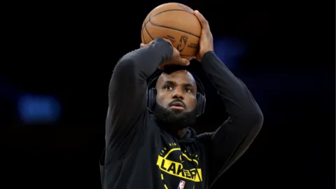 LeBron James se va de Lakers: ¿cuál será su nuevo equipo en 2026-27?