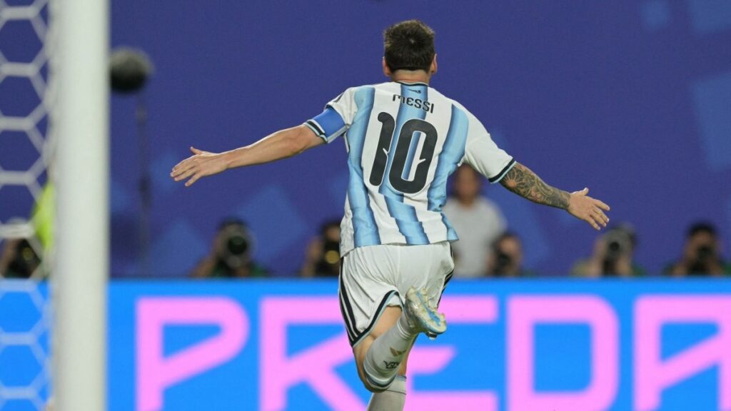 Lionel Messi anotó tres goles frente a Argelia. Foto: JUAN MABROMATA / AFP