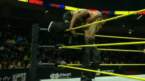 Mara Sadé se impone a Ash By Elegance tras intervención de Elayna Black en TNA