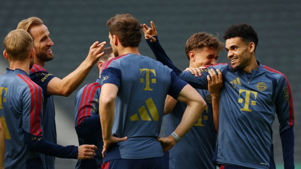 Luis Díaz junto a sus compañeros de Bayern Munich