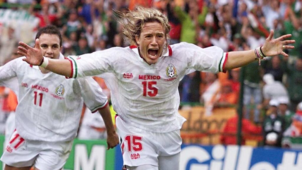 'El Matador' Luis Hernández ante Países Bajos en el Mundial de Francia 1998