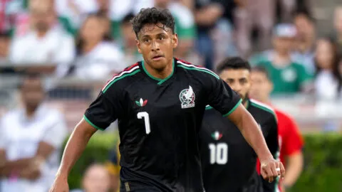 Luis Romo, el primer futbolista en 16 años que marca un gol mundialista en el estadio de su club