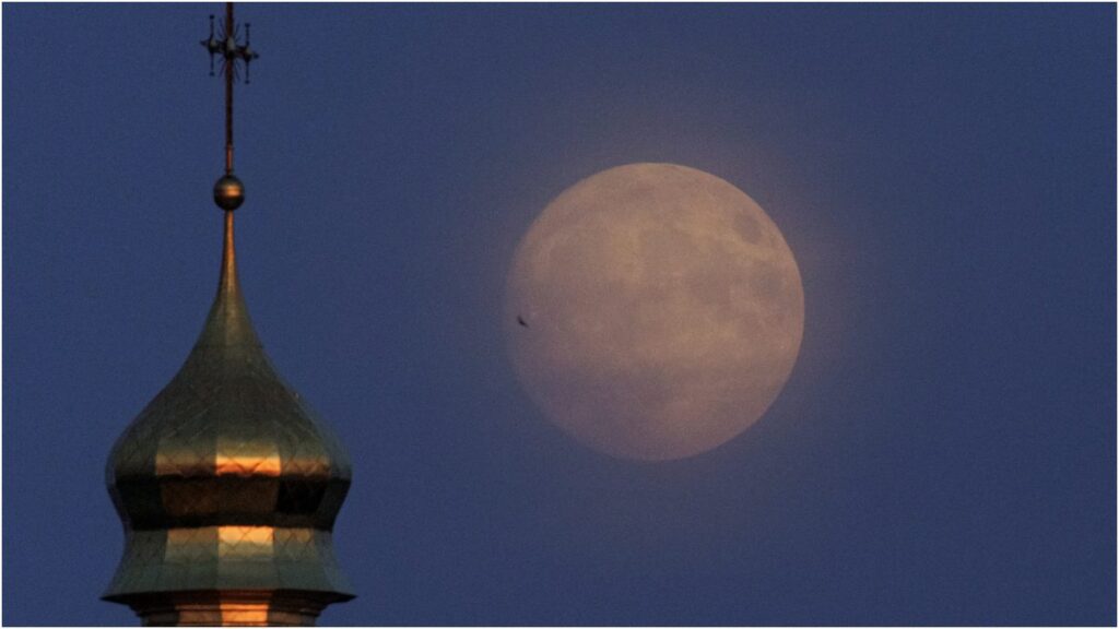 Luna llena de Fresa 2026: a qué hora ver el fenómeno astronómico del 29 de junio.
