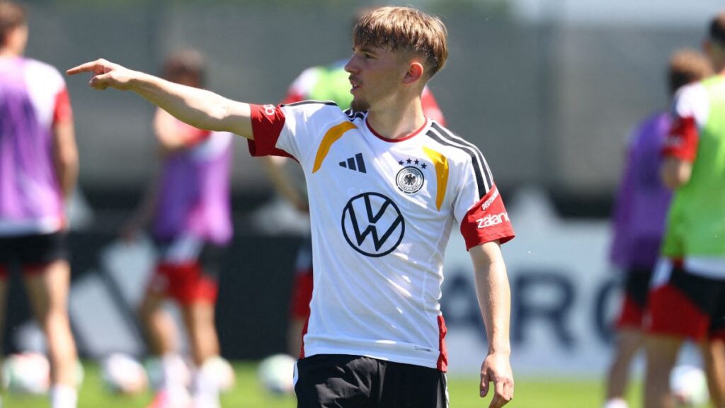 Lennart Karl se lesiona con Alemania
