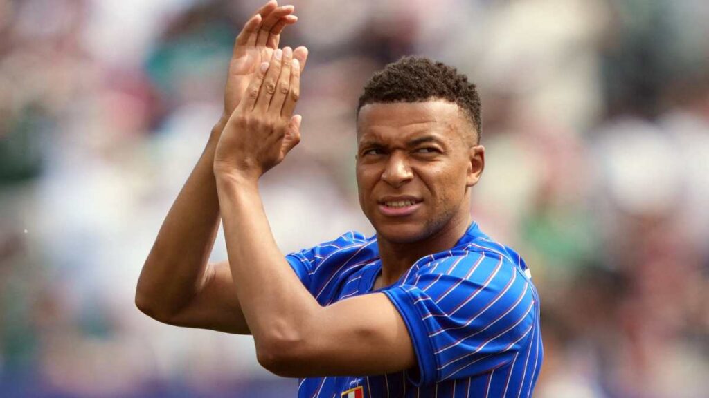 Mbappé juega su partido 100 con Francia ante Irak