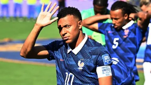 Mbappé no se confía de Paraguay tras clasificación de Francia a octavos de final