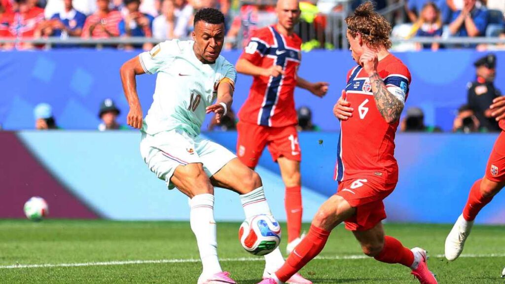 Mbappé ante Noruega