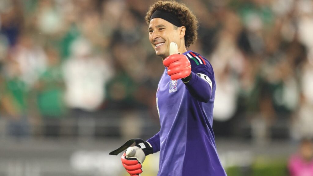 Memo Ochoa durante el México vs Australia