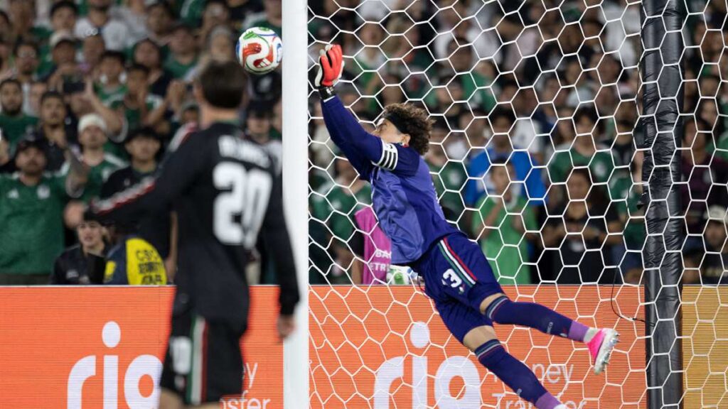 Ochoa y su récord mundialista frente a las grandes selecciones.