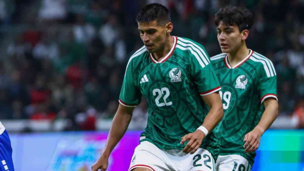 Guillermo Martínez tiene más minutos que Santiago Gimenez y Armando González