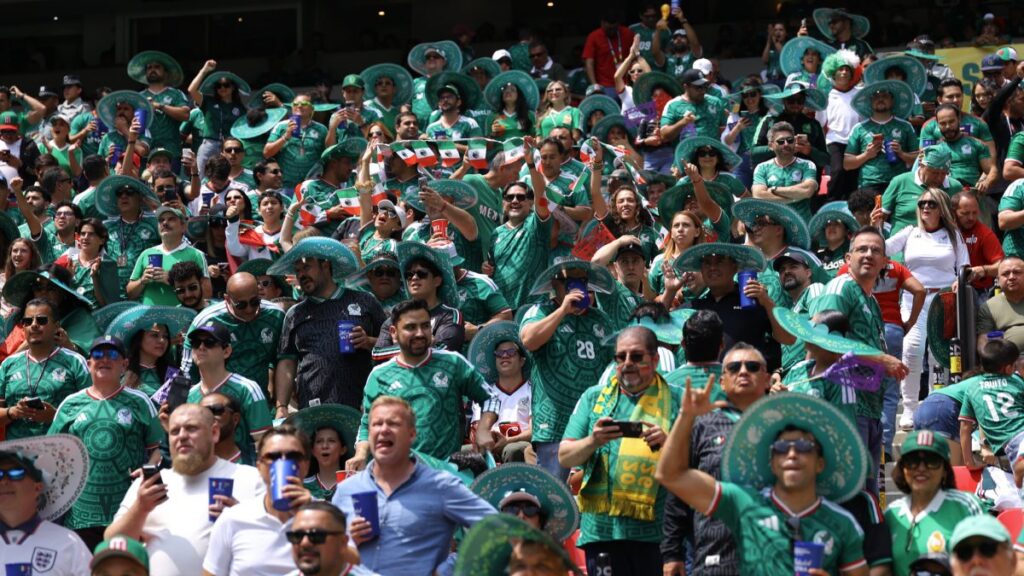 México brilla en un lleno histórico del Estadio Azteca. Alejandra Suárez, Claro Sports