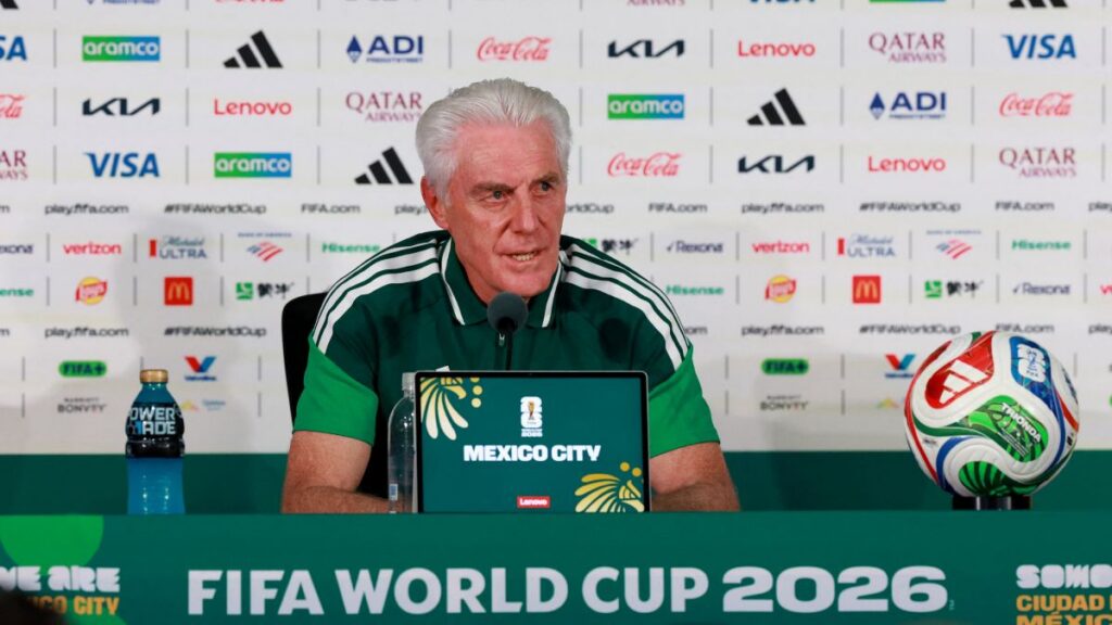 ¡Cada metro cuenta! Broos motivado para debut mundialista: “Estamos preparados y no creo que tengamos problemas”
