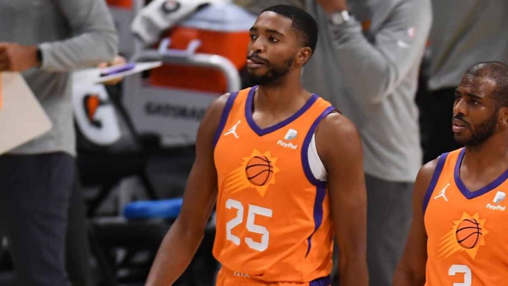 Mikal Bridges con los Suns